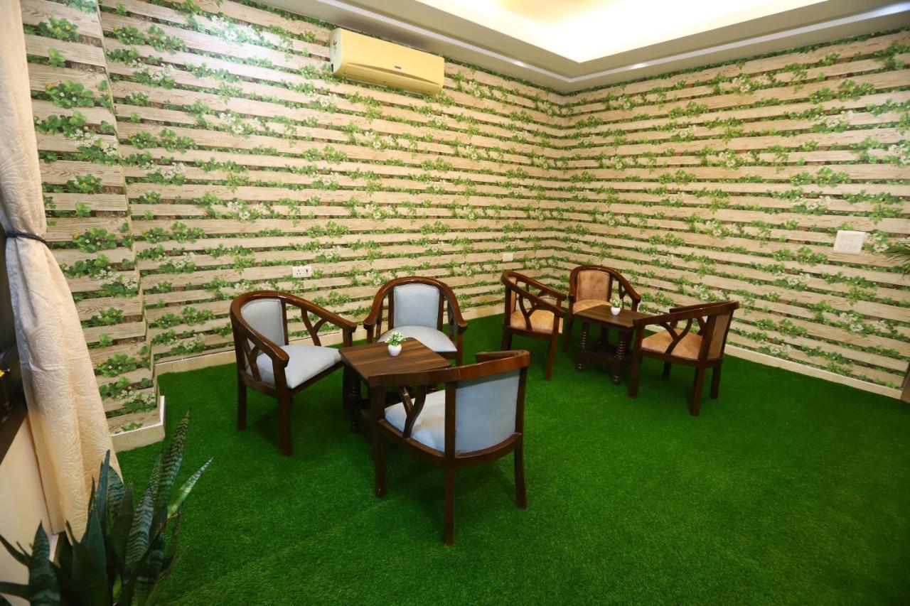 Hotel Nature View Green Park Metro Couple Friendly Нью-Дели Экстерьер фото
